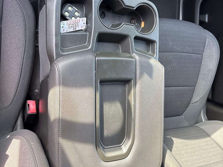 2021-chevrolet-silverado-2500-image-27