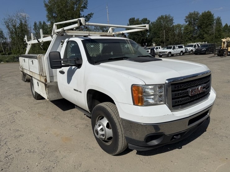 2014-gmc-sierra-3500-image-2