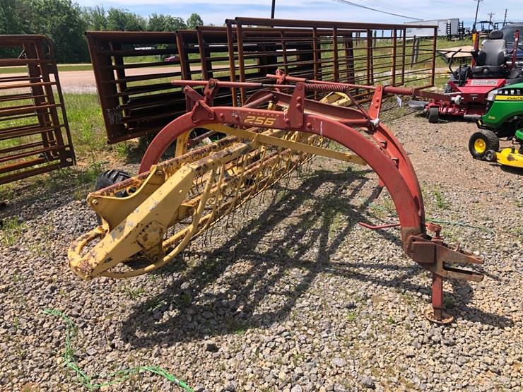 new-holland-256-image-2