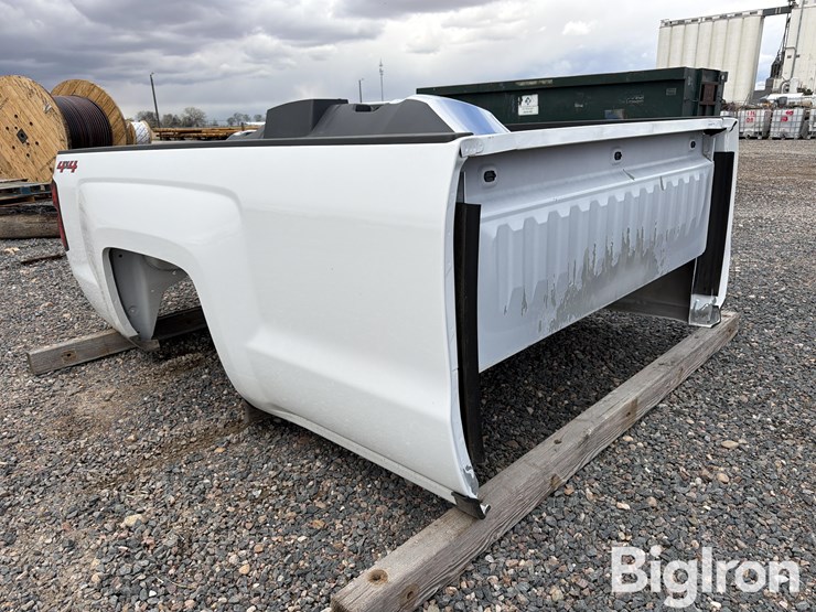 2018-chevrolet-k3500-image-2