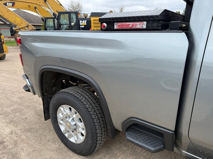 2024-chevrolet-3500-image-24