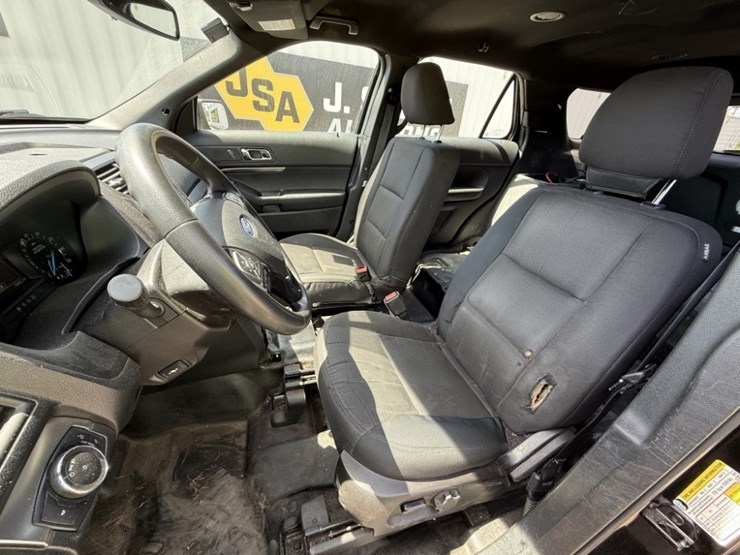 2018-ford-explorer-image-24