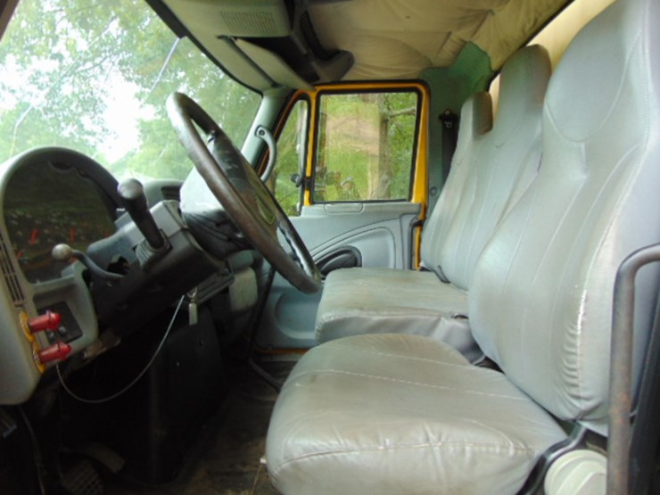 2004-international-durastar-4300-image-7