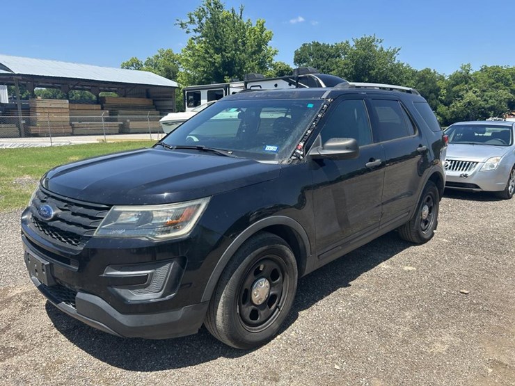 2017-ford-explorer-image-1