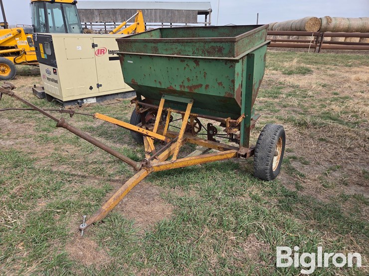 shop-built-seeder/fertilizer-spreader-image-1