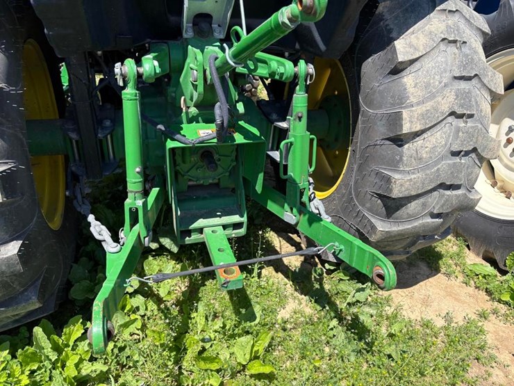 2019-john-deere-4044m-image-15