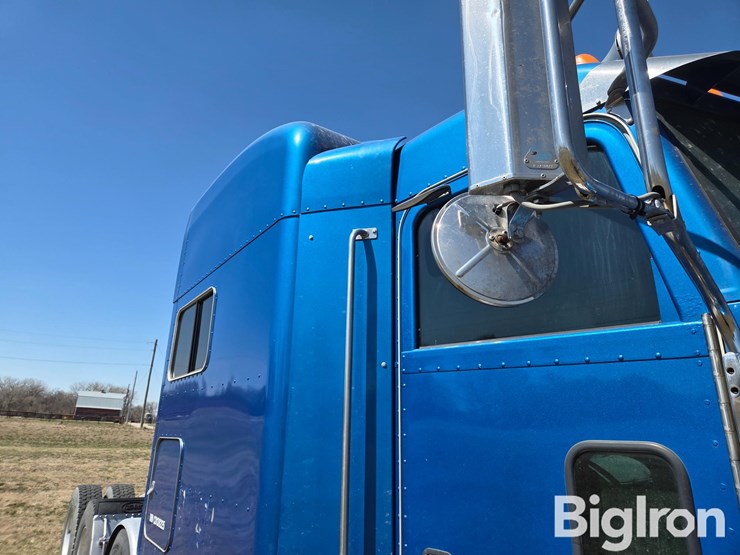 2012-peterbilt-386-image-19