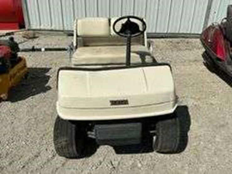 yahmaha-gas-golf-cart-w/-utility-box-image-3