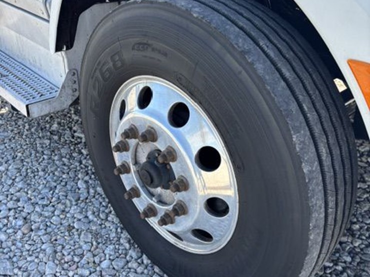 2019-peterbilt-579-image-18