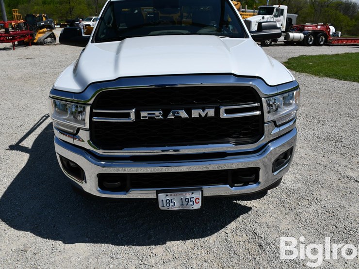 2022-dodge-3500-image-9