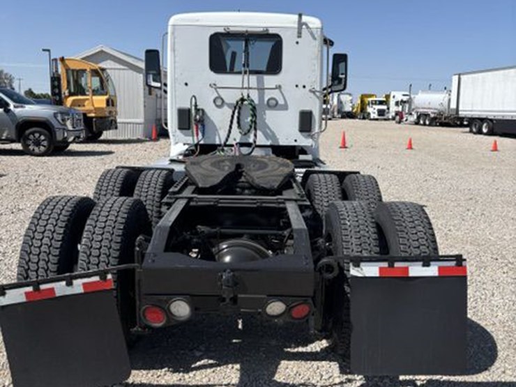 2019-peterbilt-579-image-7