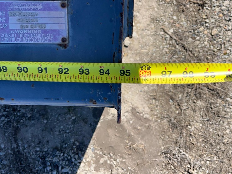 arrow-1.5-cubic-yard-telehandler-bucket-mah-image-4
