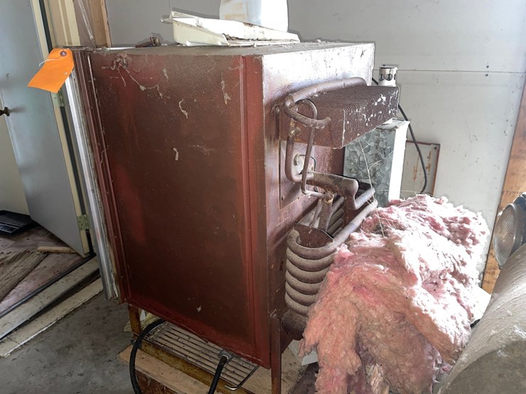 #7065-•-dometic-mini-fridge-and-stand-image-6