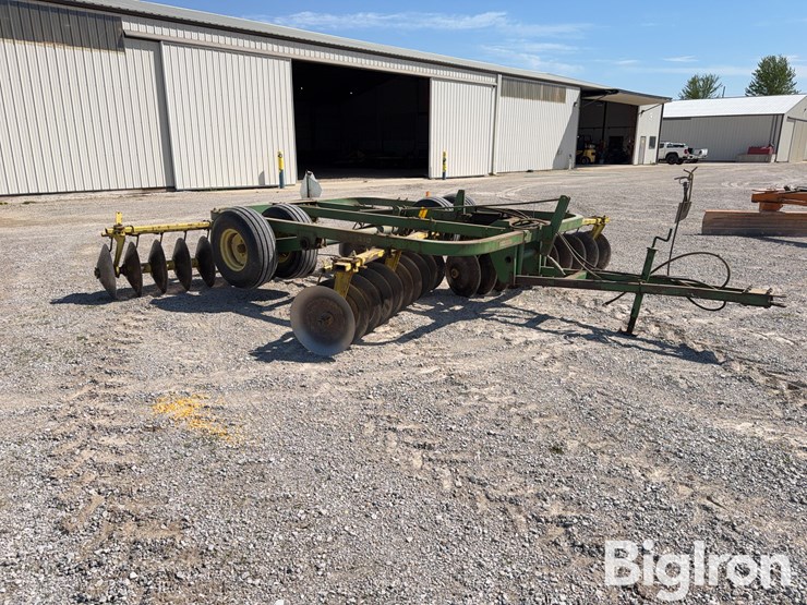 john-deere-210-image-3