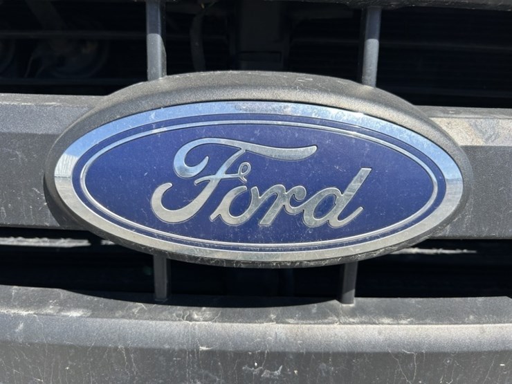 2016-ford-f150-xl-image-9