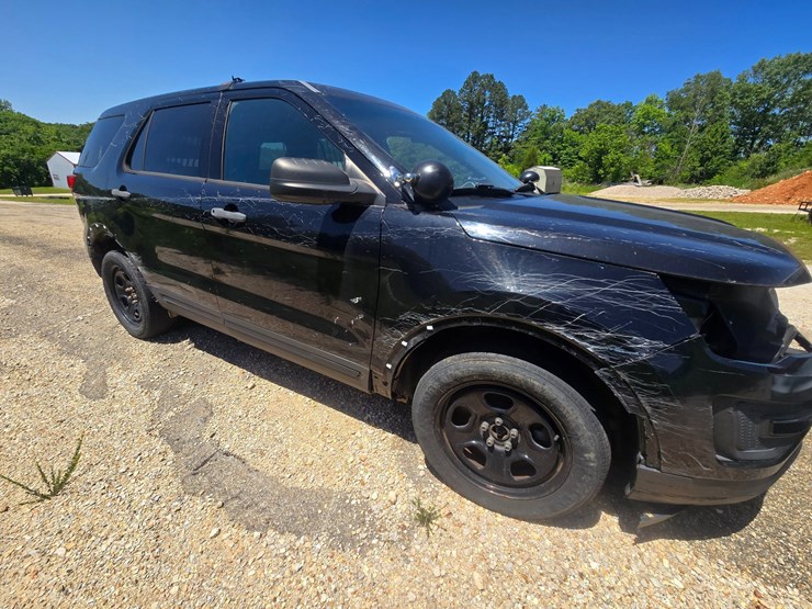 2016-ford-explorer-image-3