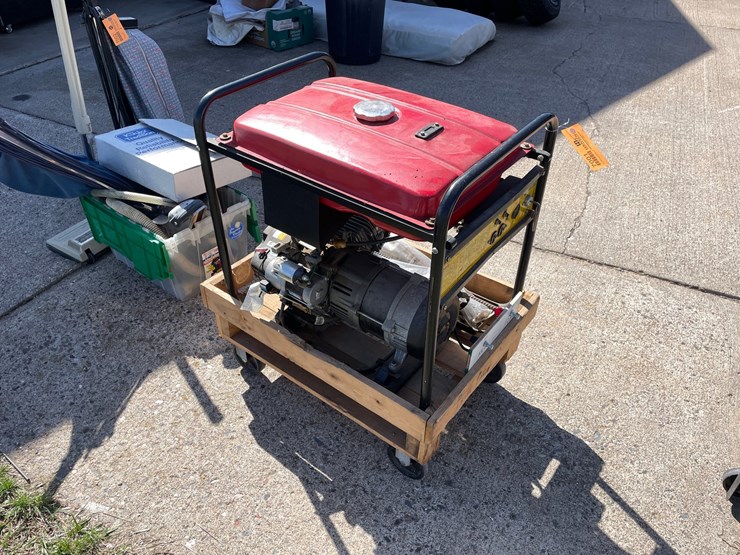 #7001-•-chicago-electric-generator-image-2
