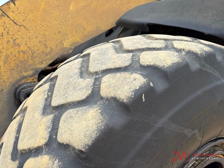caterpillar-416-image-8