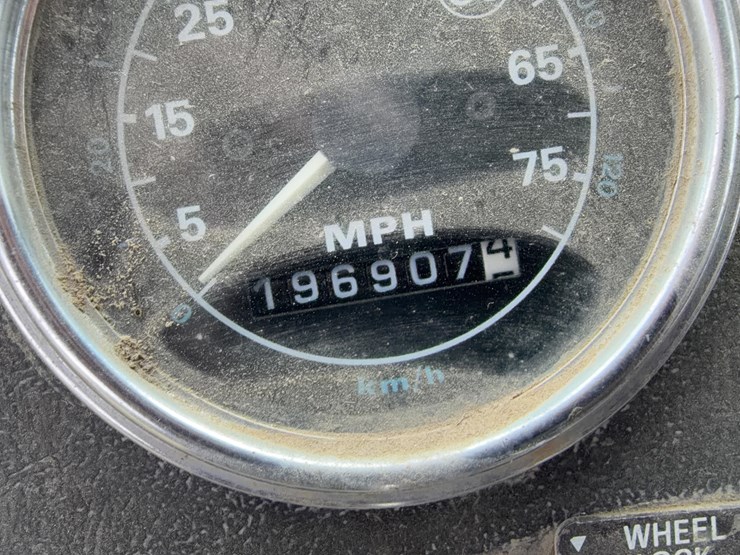 1996-ford-lt9000-image-55