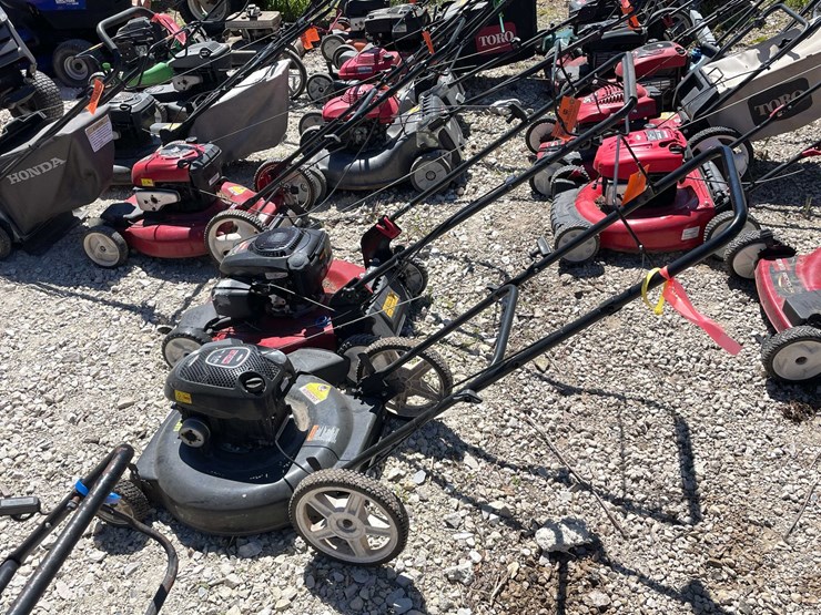 #6983-•-poulan-lawn-mower-image-1