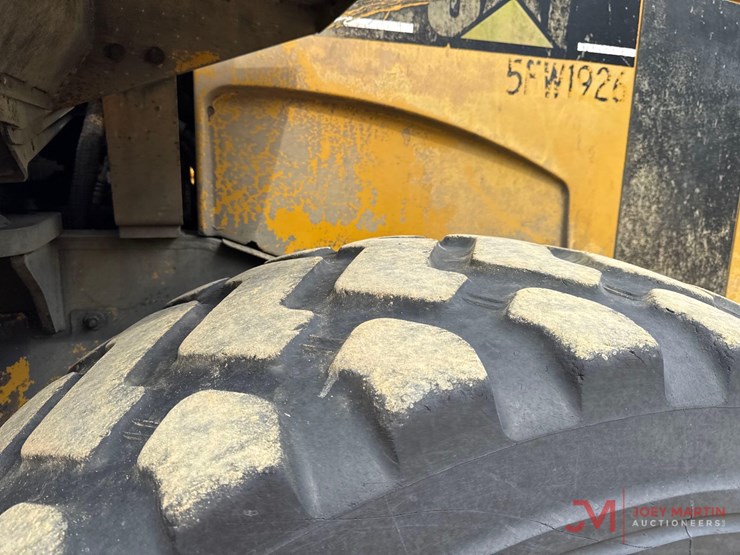 caterpillar-416-image-13