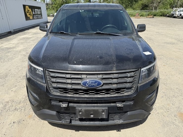 2018-ford-explorer-image-8
