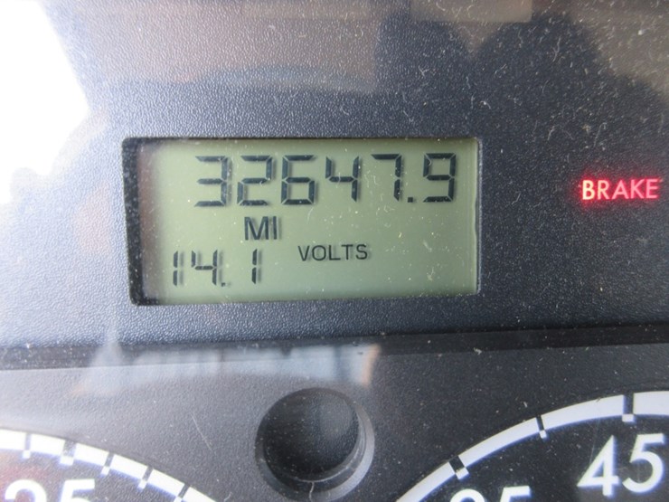 2016-freightliner-114sd-image-44
