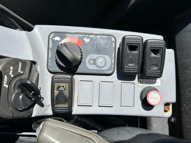 2022-kubota-kx040-4-image-26