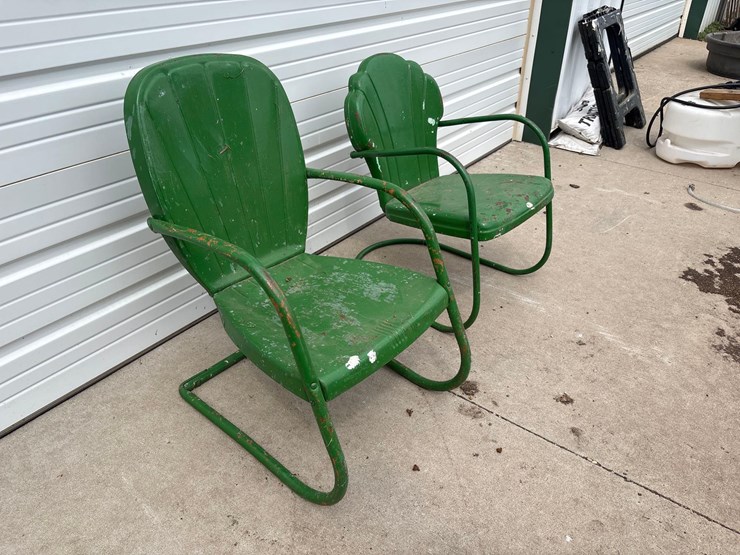 2---metal-lawn-chairs-image-4