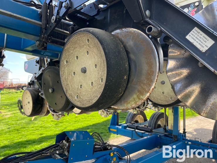 2006-kinze-3600-image-15