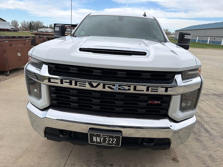 2021-chevrolet-2500hd-image-14
