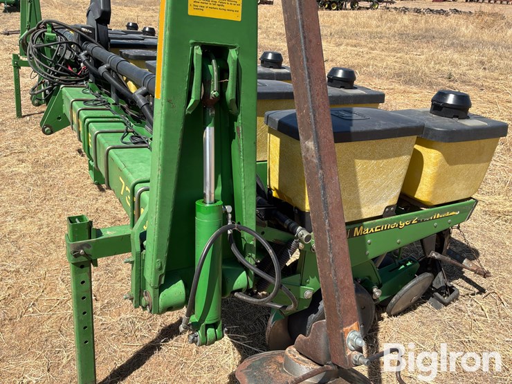 john-deere-7300-image-10