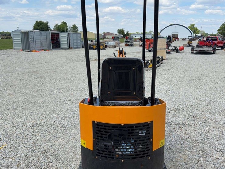 2026-miva-va13-mini-excavator-image-4