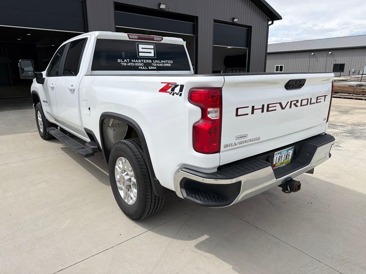 2021-chevrolet-2500hd-image-5