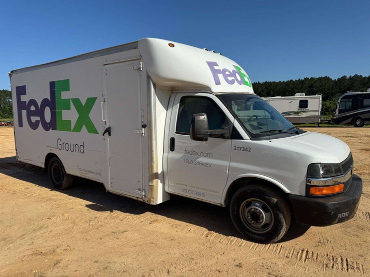 2014-chevrolet-express-3500-image-2