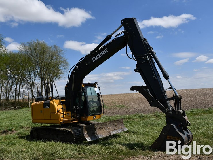 2014-deere-130g-image-3