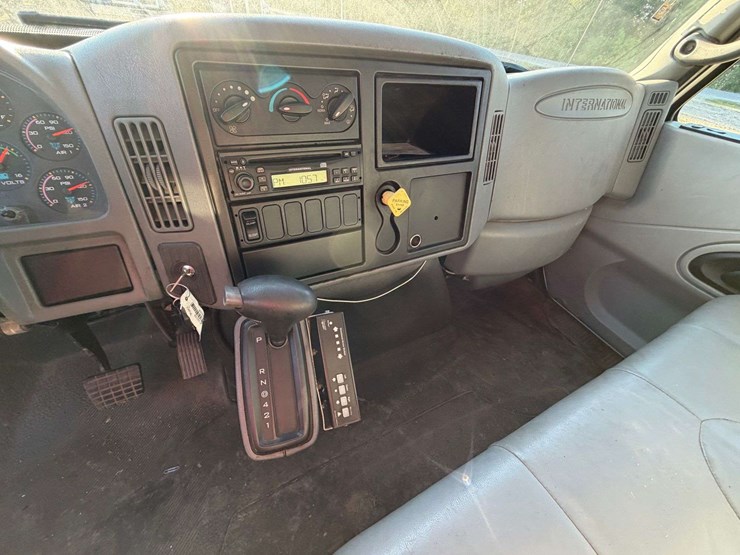 2006-international-durastar-4300-image-14
