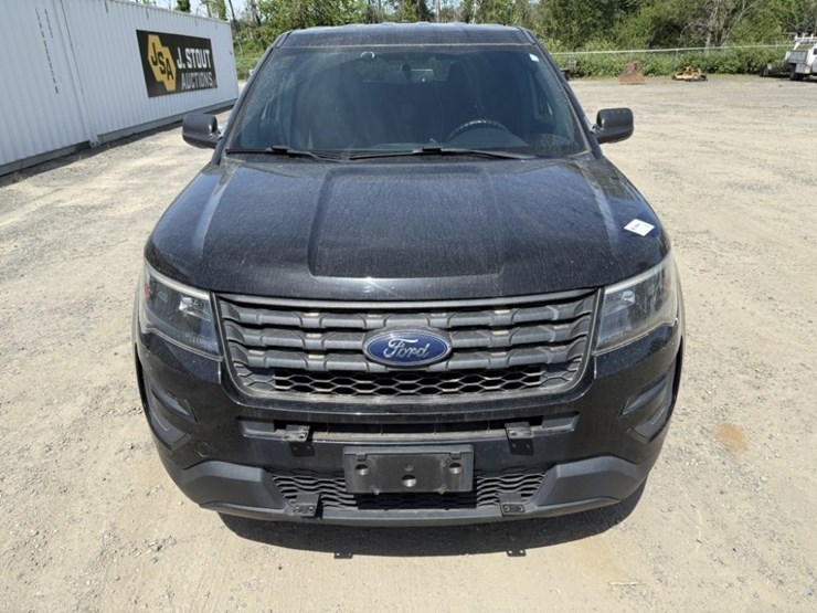 2017-ford-explorer-image-8