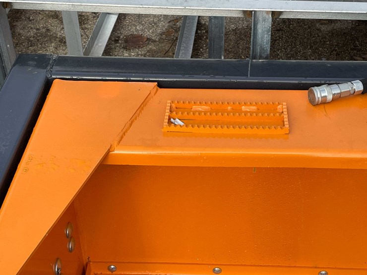 #9037-•-unused-arteer-skid-steer-72"-topsoil-screener-(o12)-image-15