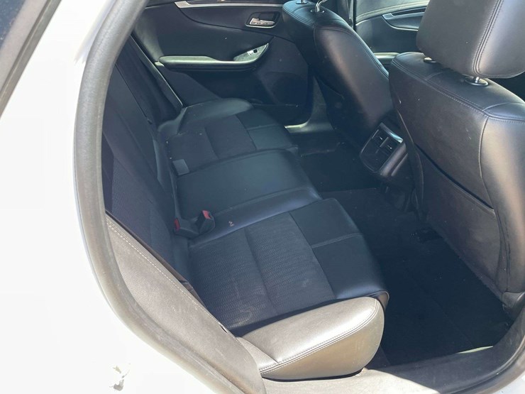2017-chevrolet-impala-4-door-sedan-(180,759-miles)-image-16