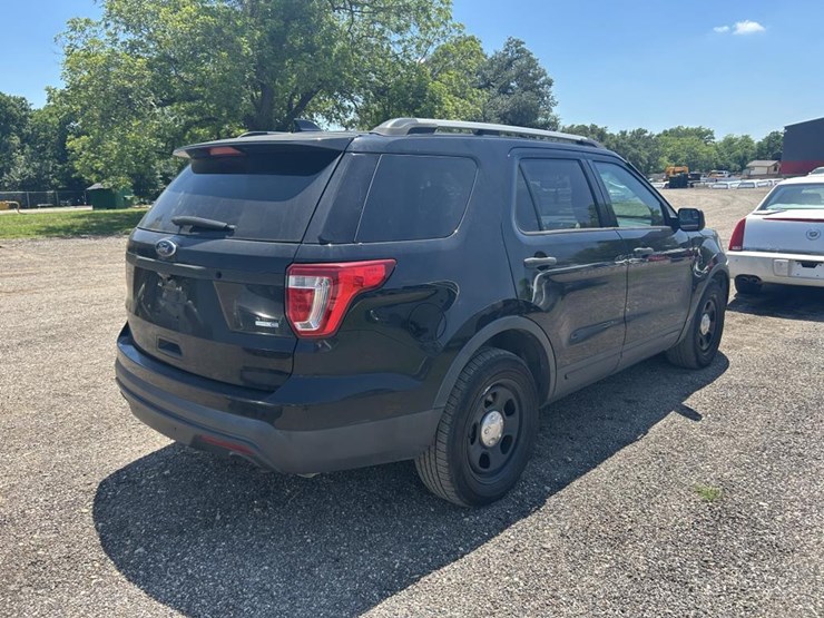 2017-ford-explorer-image-6