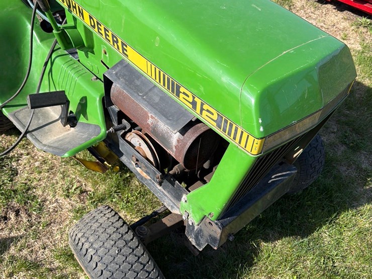 john-deere-212-image-16
