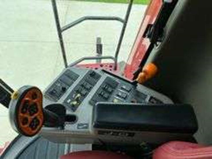 2012-case-ih-6130-image-25
