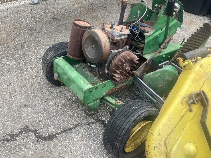 john-deere-110-image-6