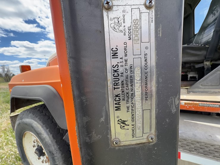 1996-mack-rd688c-cement-truck-image-56