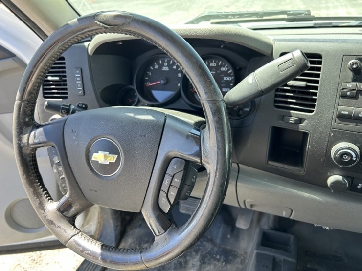 2013-chevrolet-silverado-1500-image-18