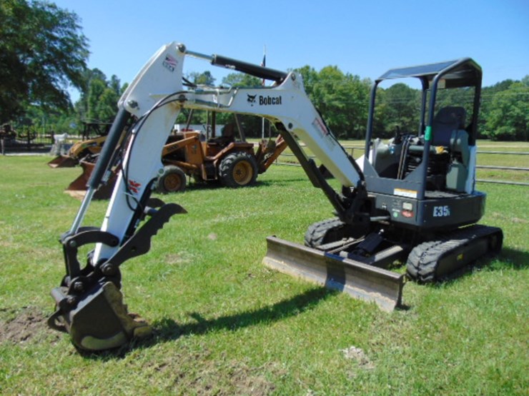 2016-bobcat-e35i-image-1