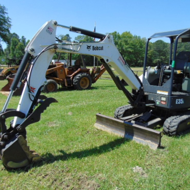 2016 BOBCAT E35i