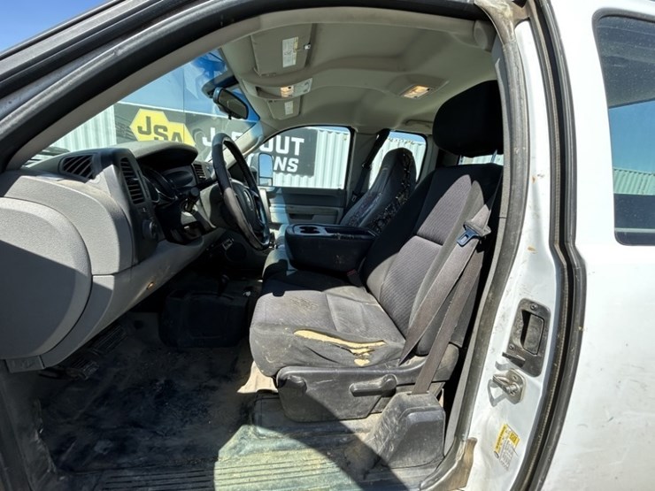 2012-chevrolet-silverado-2500-image-14