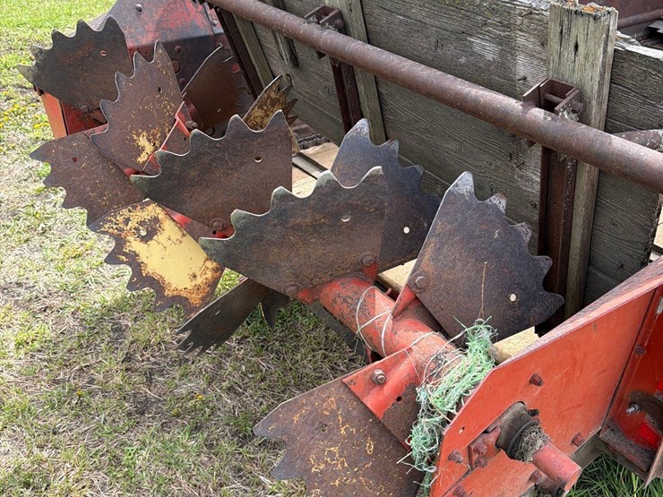 new-holland-512-image-8
